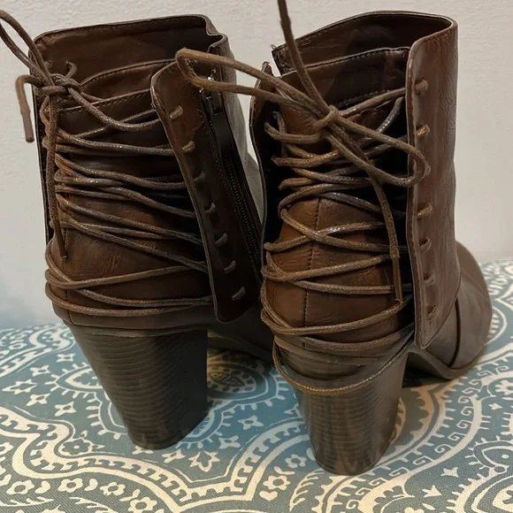 TG Brown ankle boots with lace up detailing - Picture 10 of 14